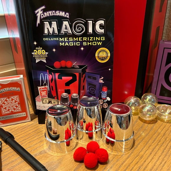 Fantasma Magic Deluxe Mesmerizing Magic Show Set - Picture 10 of 13